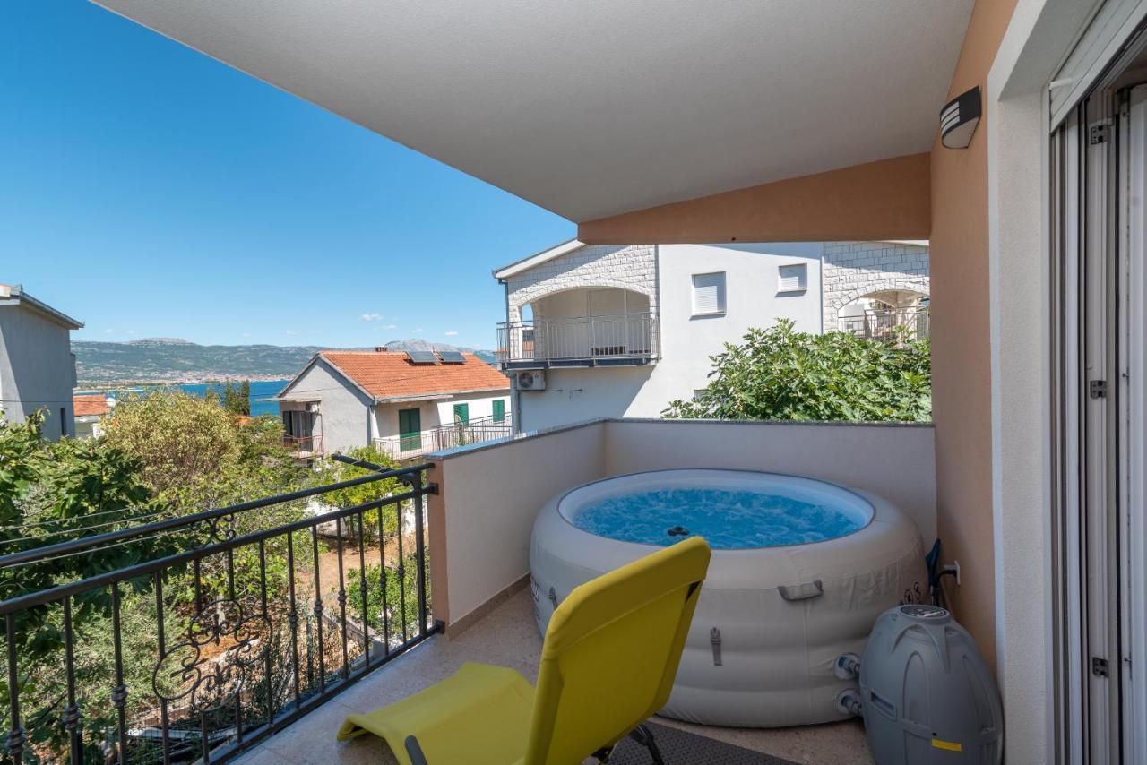 Apartment Gagula With Jacuzzi Трогир Экстерьер фото